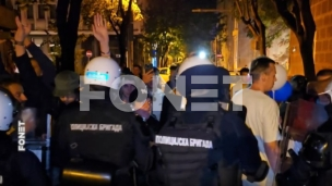 Studenti ispred policije